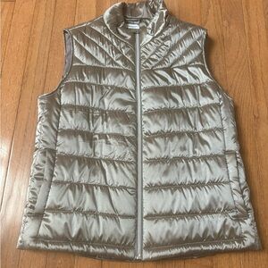 Gold Puffer Vest size Medium excellent condition